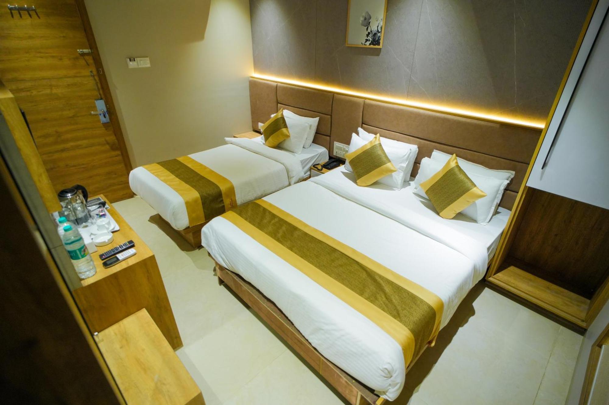 Hotel Skylink Hospitality Mahalaxmi Bombay Esterno foto