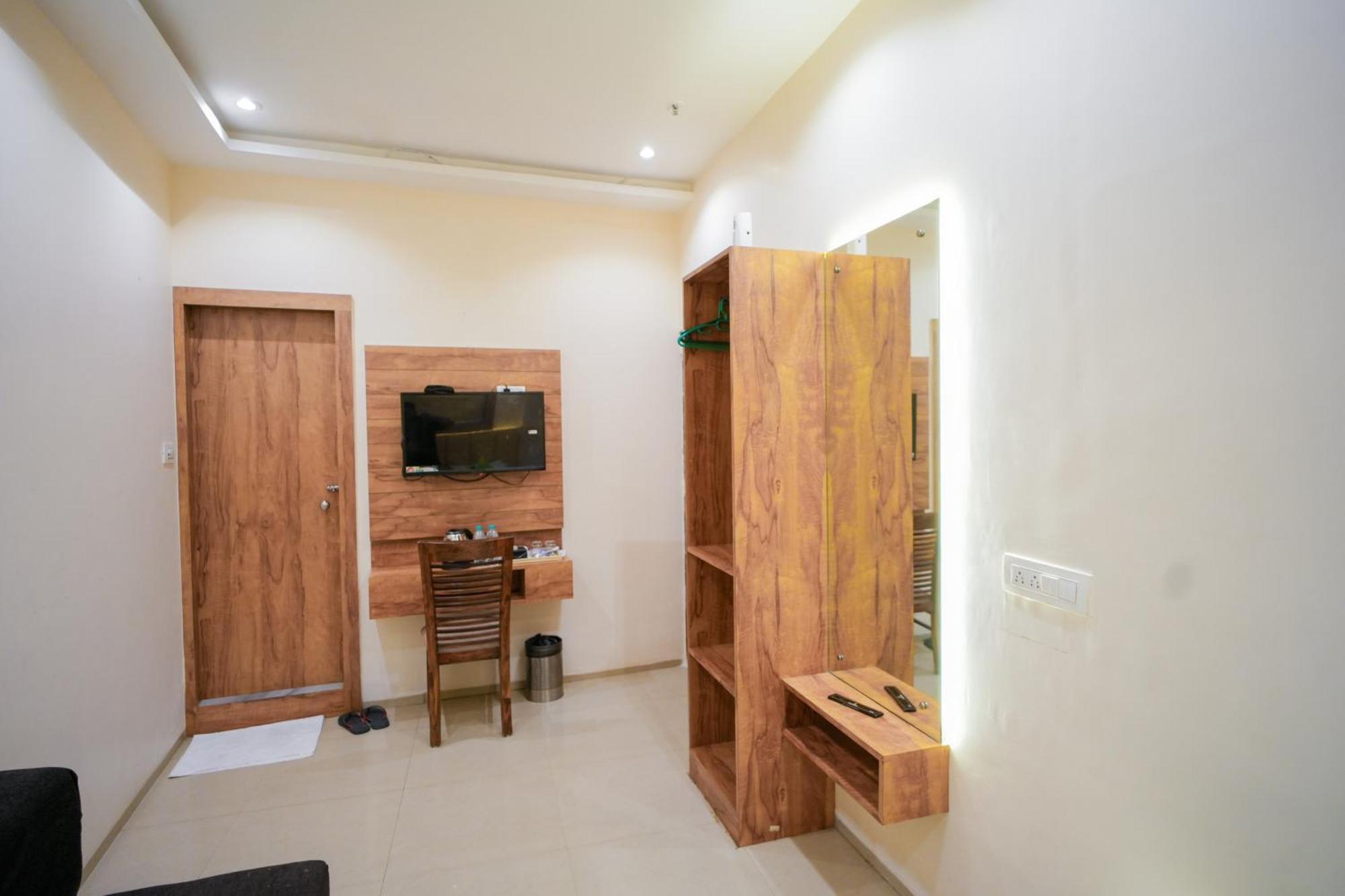 Hotel Skylink Hospitality Mahalaxmi Bombay Esterno foto
