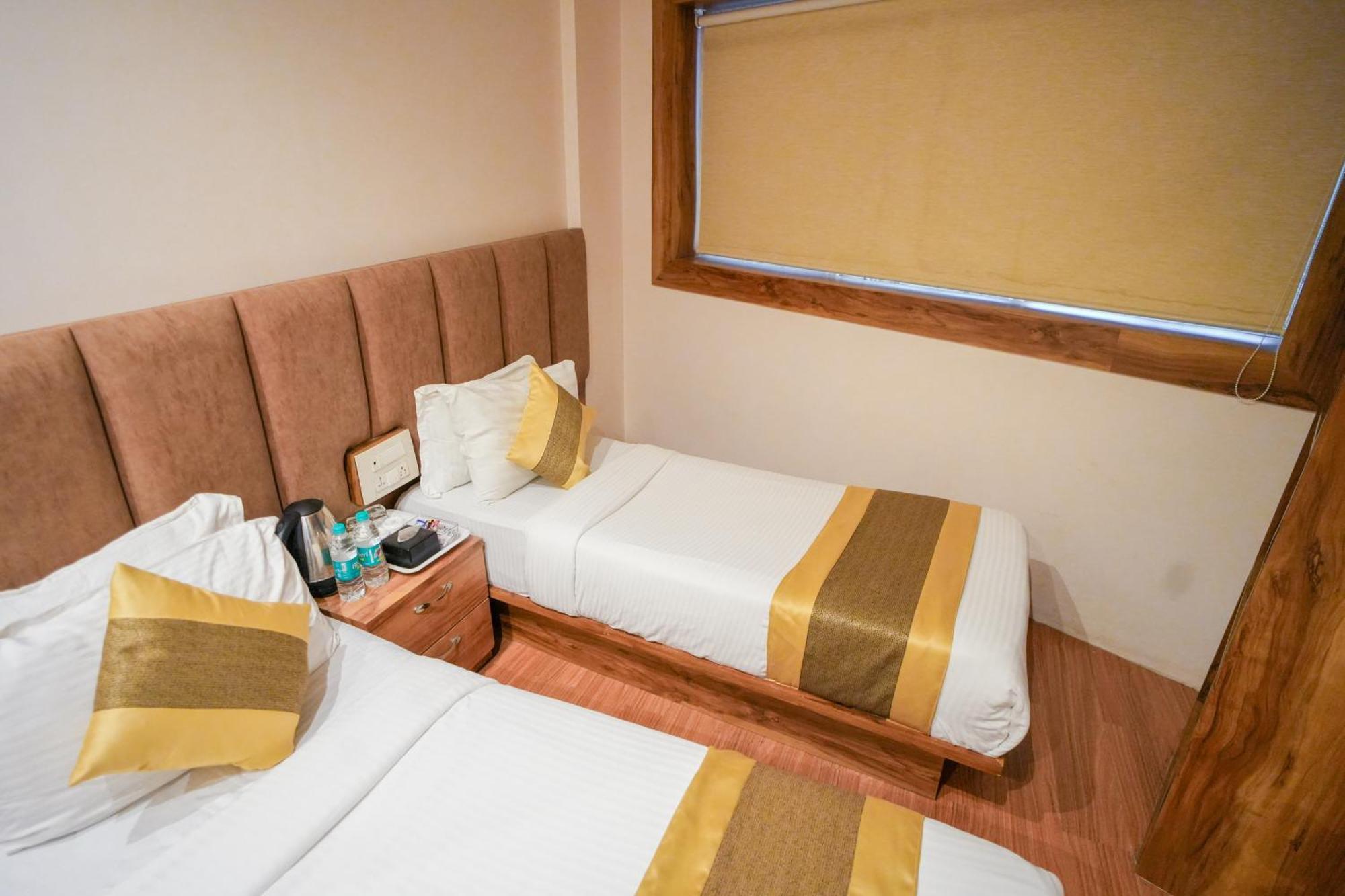 Hotel Skylink Hospitality Mahalaxmi Bombay Esterno foto