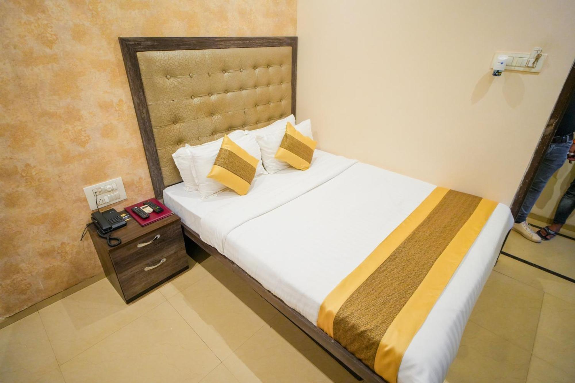 Hotel Skylink Hospitality Mahalaxmi Bombay Esterno foto