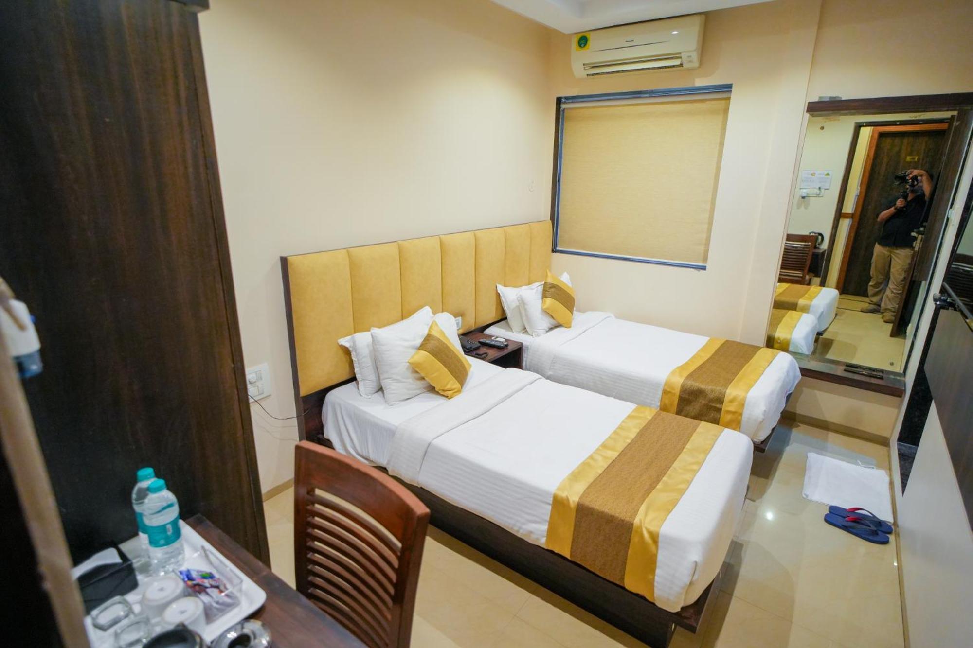 Hotel Skylink Hospitality Mahalaxmi Bombay Esterno foto