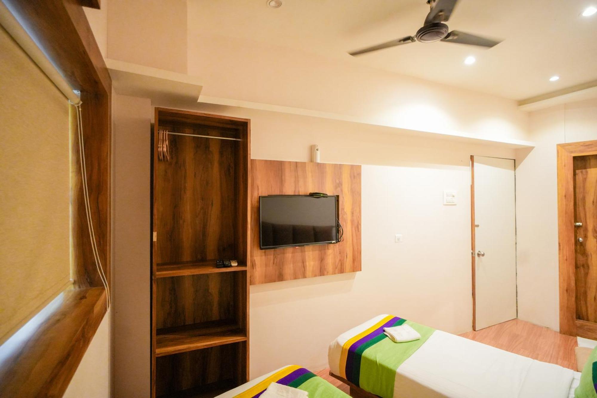 Hotel Skylink Hospitality Mahalaxmi Bombay Esterno foto