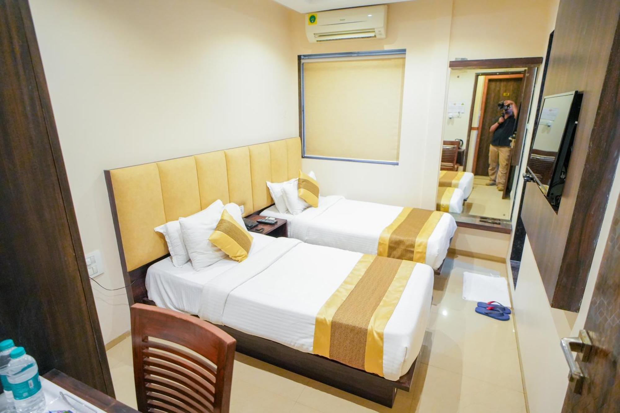 Hotel Skylink Hospitality Mahalaxmi Bombay Esterno foto