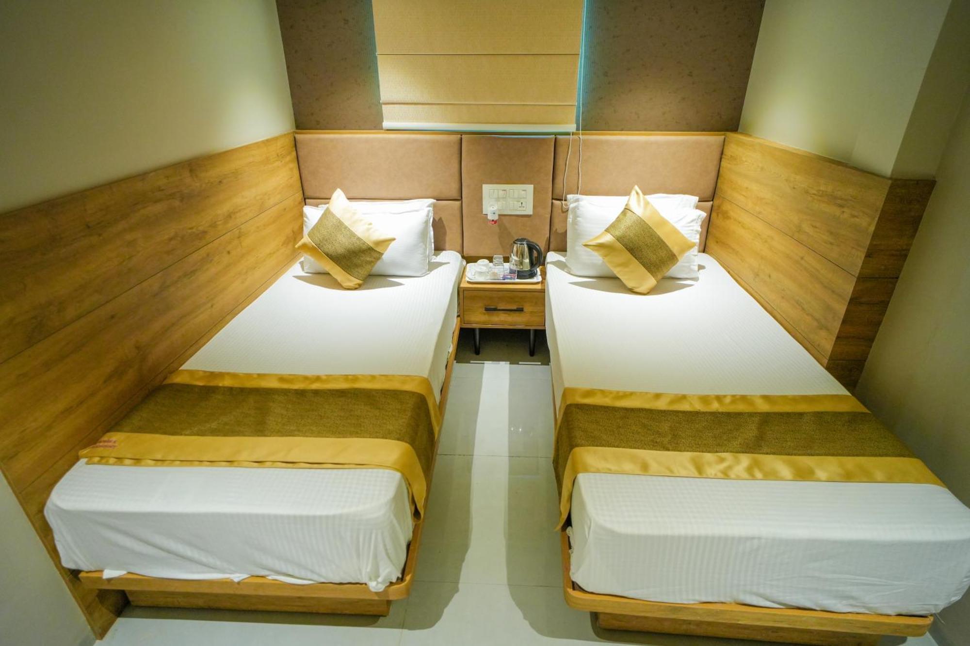 Hotel Skylink Hospitality Mahalaxmi Bombay Esterno foto